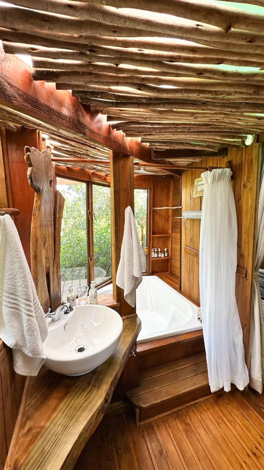 Luxury tent Teniqua Treetops Karatara Settlement