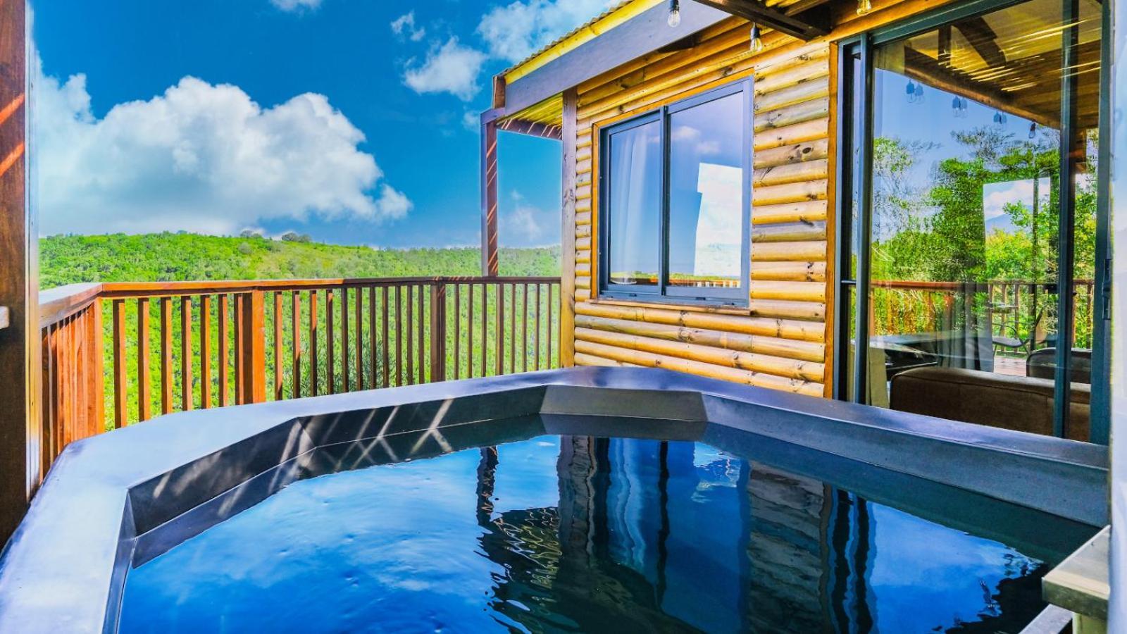 Luxury tent Teniqua Treetops Karatara Settlement